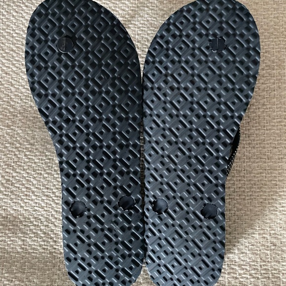 Tory Burch thin women’s flip flops, navy blue, polka dots and floral, size 8 - Picture 7 of 9